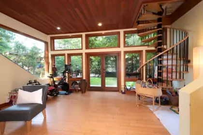 Basement Recreation Room Photo of 368 Eagles Nest Road, Bowen Island, BC