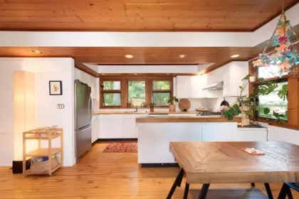 Breakfast Nook Photo of 368 Eagles Nest Road, Bowen Island, BC