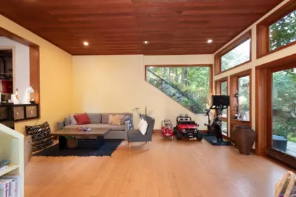 Entry Foyer Photo of 368 Eagles Nest Road, Bowen Island, BC