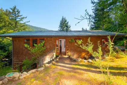 368 Eagles Nest Road, Bowen Island, BC, Bowen Island — Single Family Residence for sale