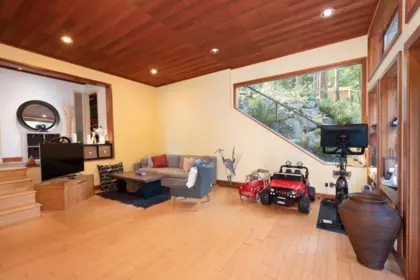 Hallway Photo of 368 Eagles Nest Road, Bowen Island, BC