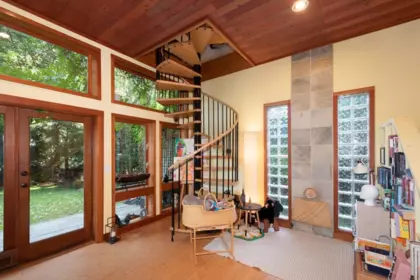 Mudroom Photo of 368 Eagles Nest Road, Bowen Island, BC