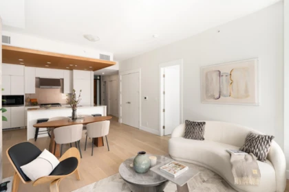 305 6707 Nelson Avenue, West Vancouver, BC, West Vancouver — Apartment/Condo for sale