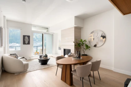 Kitchen Island Photo of 305 6707 Nelson Avenue, West Vancouver, BC