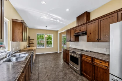 Kitchen Photo of 36256 Stephen Leacock Drive, Abbotsford, BC