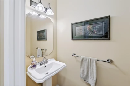 Powder Room Photo of 36256 Stephen Leacock Drive, Abbotsford, BC