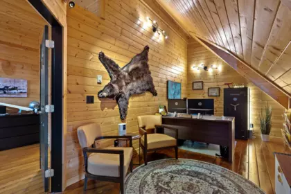 Mudroom Photo of 15041 Root Roundabout, Sunshine Valley, BC