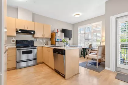 Mudroom Photo of 50 14959 58 Avenue, Surrey, BC