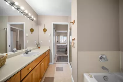 Powder Room Photo of 504 25 Richmond Street, New Westminster, BC