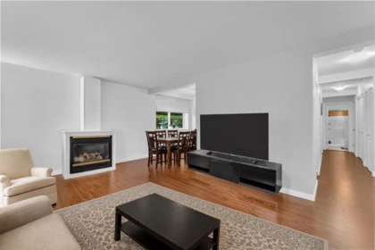 1 1420 Chesterfield Avenue, North Vancouver, BC, North Vancouver — Apartment/Condo for sale