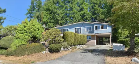 4726 Laurel Avenue, Sechelt, BC, Sechelt — Single Family Residence for sale