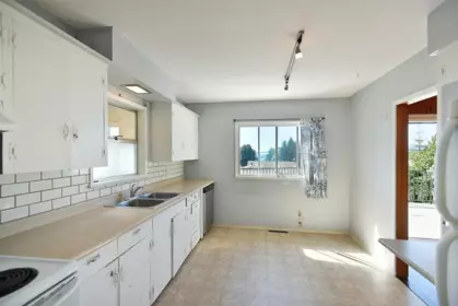 4726 Laurel Avenue, Sechelt, BC, Sechelt — Single Family Residence for sale