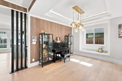 Kitchen Island Photo of 10600 Trepassey Drive, Richmond, BC