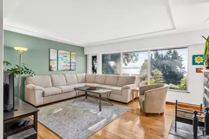 4735 Laurel Avenue, Sechelt, BC, Sechelt — Single Family Residence for sale