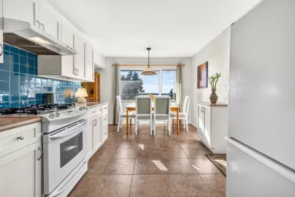 Kitchen Island Photo of 4735 Laurel Avenue, Sechelt, BC