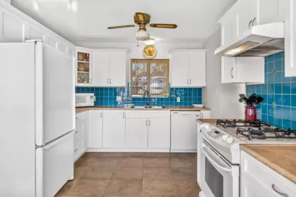 Kitchen Photo of 4735 Laurel Avenue, Sechelt, BC