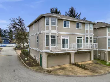 Swimming Pool Photo of 27 6518 121 Street, Surrey, BC