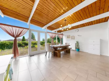Kitchen Island Photo of 1066 Palmerston Avenue, West Vancouver, BC