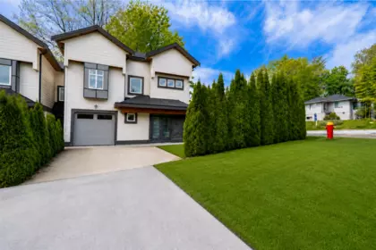 Backyard Photo of 970 Rochester Avenue, Coquitlam, BC