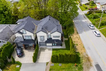 Garden / Landscaping Photo of 970 Rochester Avenue, Coquitlam, BC
