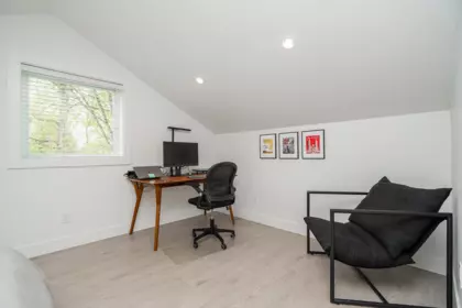 Hallway Photo of 970 Rochester Avenue, Coquitlam, BC