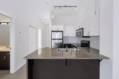 Primary Bathroom Photo of 522 13789 107a Avenue, Surrey, BC