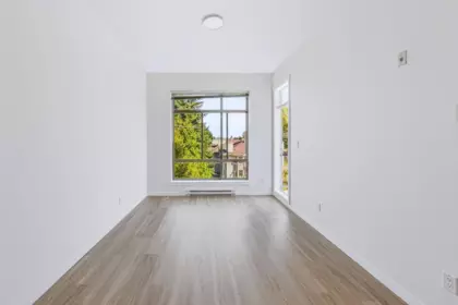 Walk-In Closet Photo of 522 13789 107a Avenue, Surrey, BC