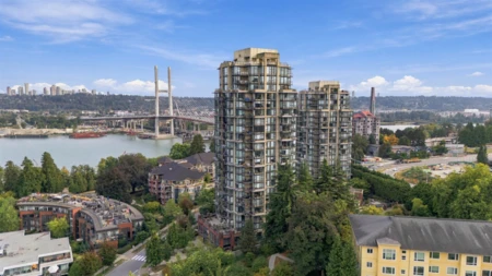 Aerial View of 903 15 E Royal Avenue, New Westminster, BC