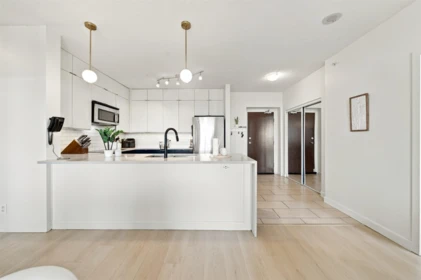 Kitchen Island Photo of 903 15 E Royal Avenue, New Westminster, BC