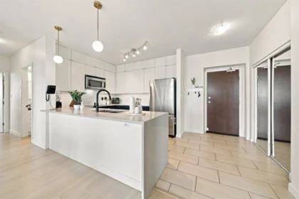 Kitchen Photo of 903 15 E Royal Avenue, New Westminster, BC