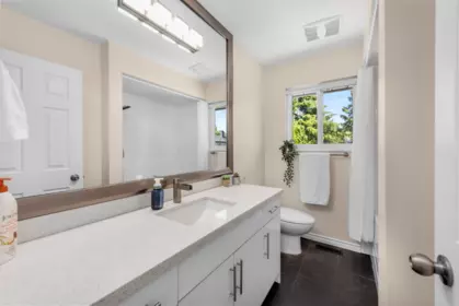 Hallway Photo of 9611 Mcburney Drive, Richmond, BC