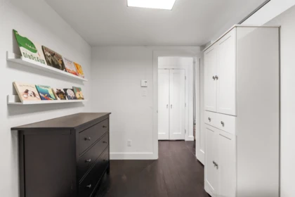 Entry Foyer Photo of 1339 W 8th Avenue, Vancouver, BC