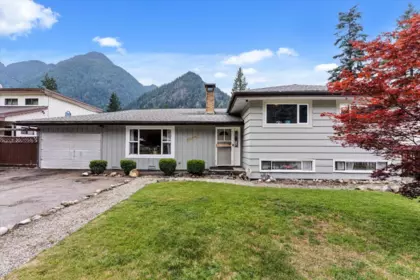 19865 Peter Street, Hope, BC, Hope — Single Family Residence for sale