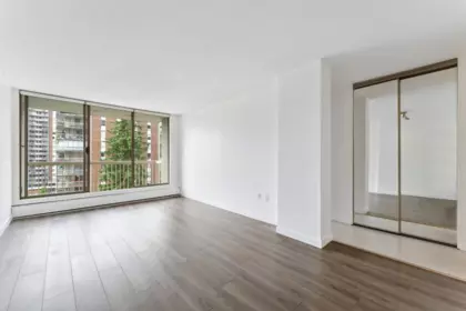 Family Room Photo of 802 2008 Fullerton Avenue, North Vancouver, BC