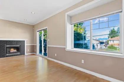 5856 Woodsworth Street Street, Burnaby, BC, Burnaby — Half Duplex for sale