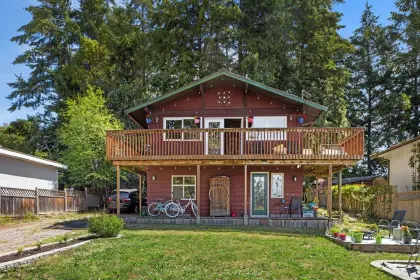 4730 Laurel Avenue, Sechelt, BC, Sechelt — Single Family Residence for sale