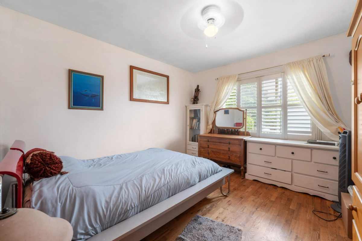 Kitchen Island Photo of 7429 Fraser Street, Vancouver, BC