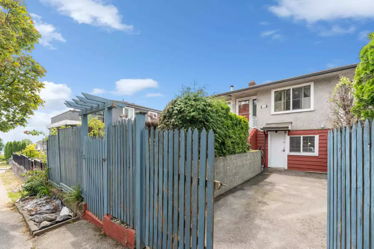 Office / Den Photo of 7429 Fraser Street, Vancouver, BC