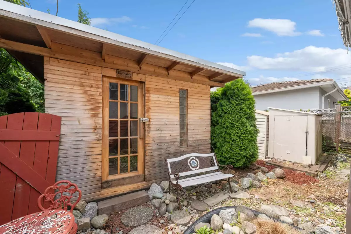 Powder Room Photo of 7429 Fraser Street, Vancouver, BC