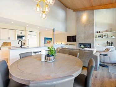 4862 Casabella Crescent, Whistler, BC, Whistler — Townhouse for sale