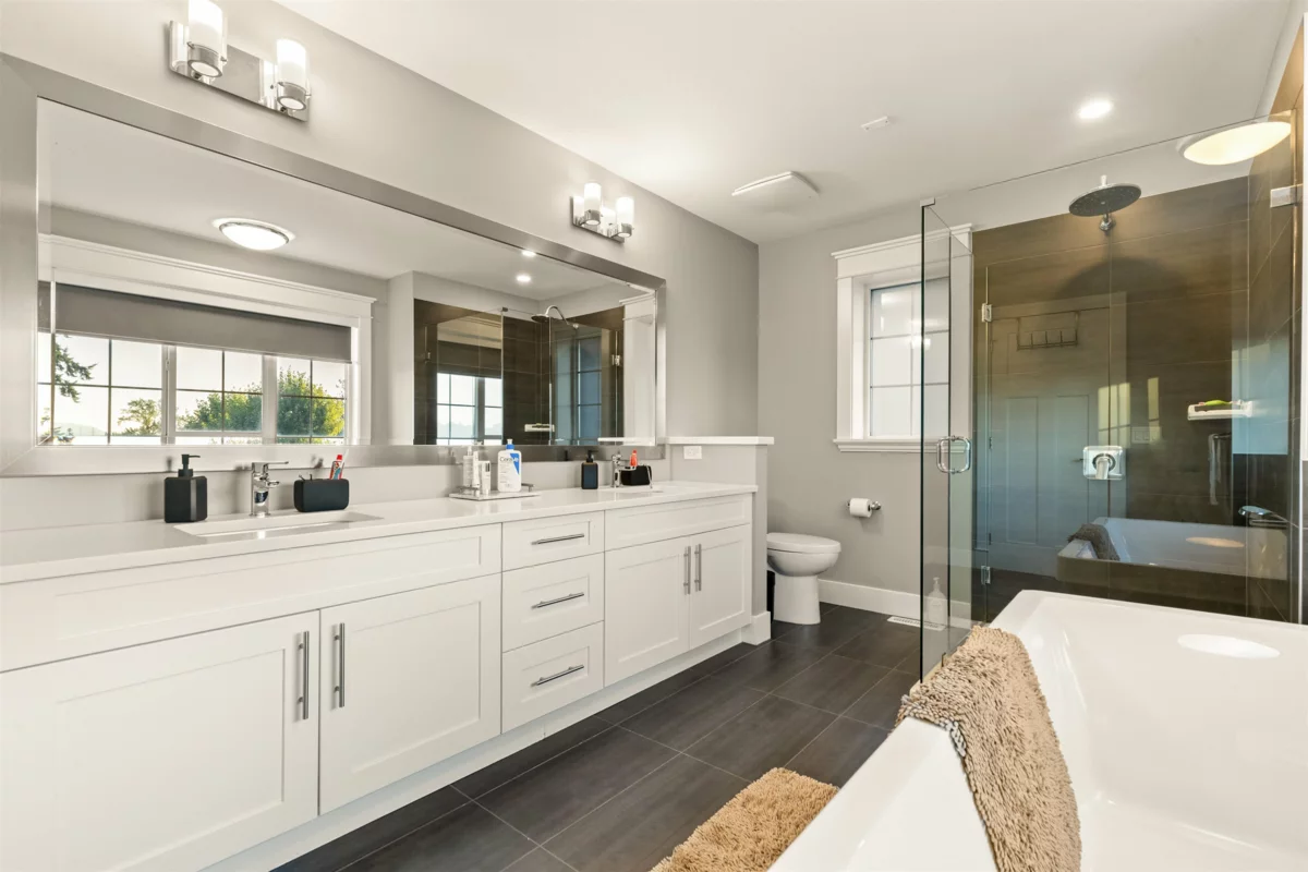 Basement Recreation Room Photo of 15708 Mountain View Drive, Surrey, BC