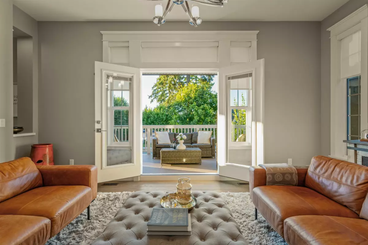Breakfast Nook Photo of 15708 Mountain View Drive, Surrey, BC