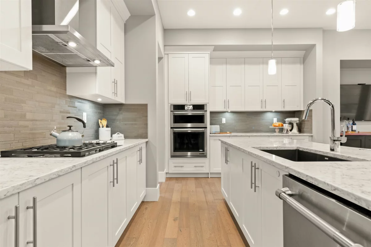 Primary Bathroom Photo of 15708 Mountain View Drive, Surrey, BC