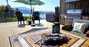 659-661 Gibsons Way, Gibsons, BC