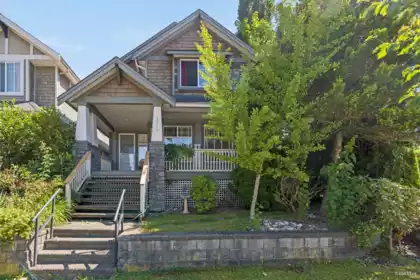 15210 29a Avenue, Surrey, BC, King George Corridor — 8 bed single family residence for sale