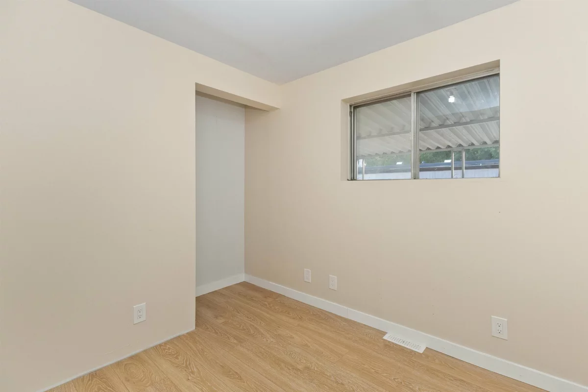 Entry Foyer Photo of 58 8220 King George Boulevard, Surrey, BC