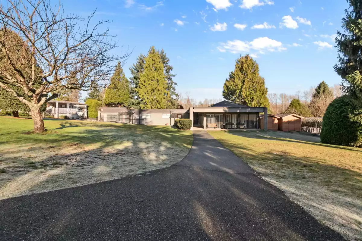 Hot Tub / Spa Photo of 58 8220 King George Boulevard, Surrey, BC