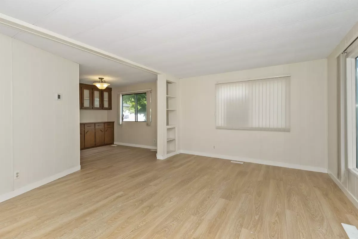 Kitchen Island Photo of 58 8220 King George Boulevard, Surrey, BC