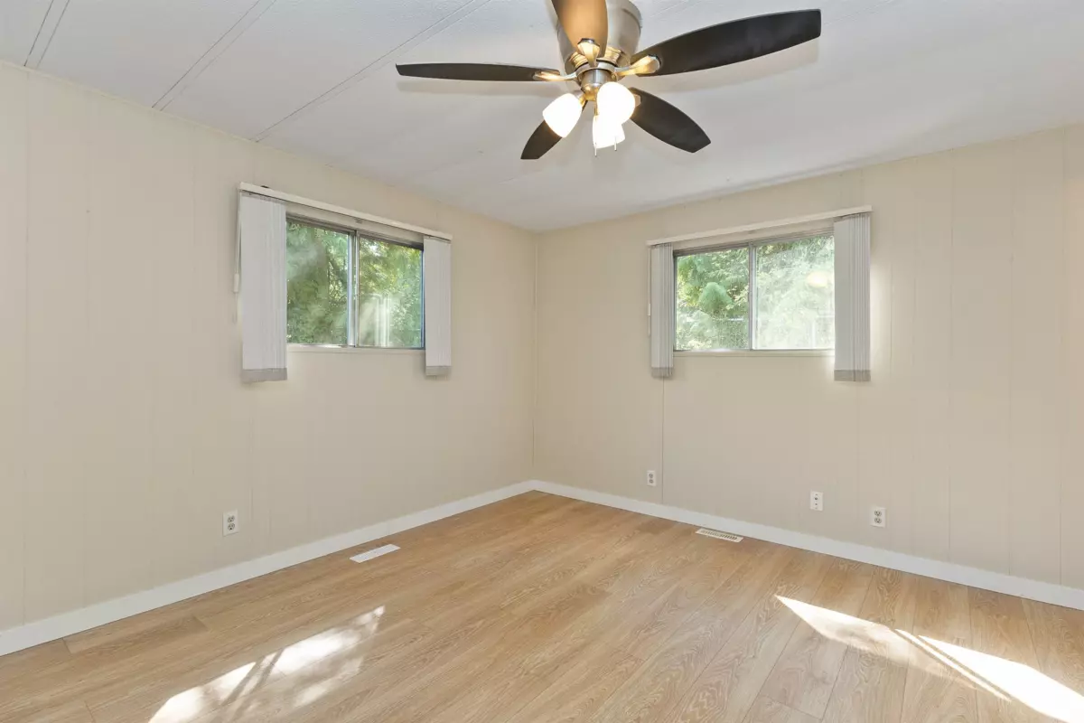 Office / Den Photo of 58 8220 King George Boulevard, Surrey, BC