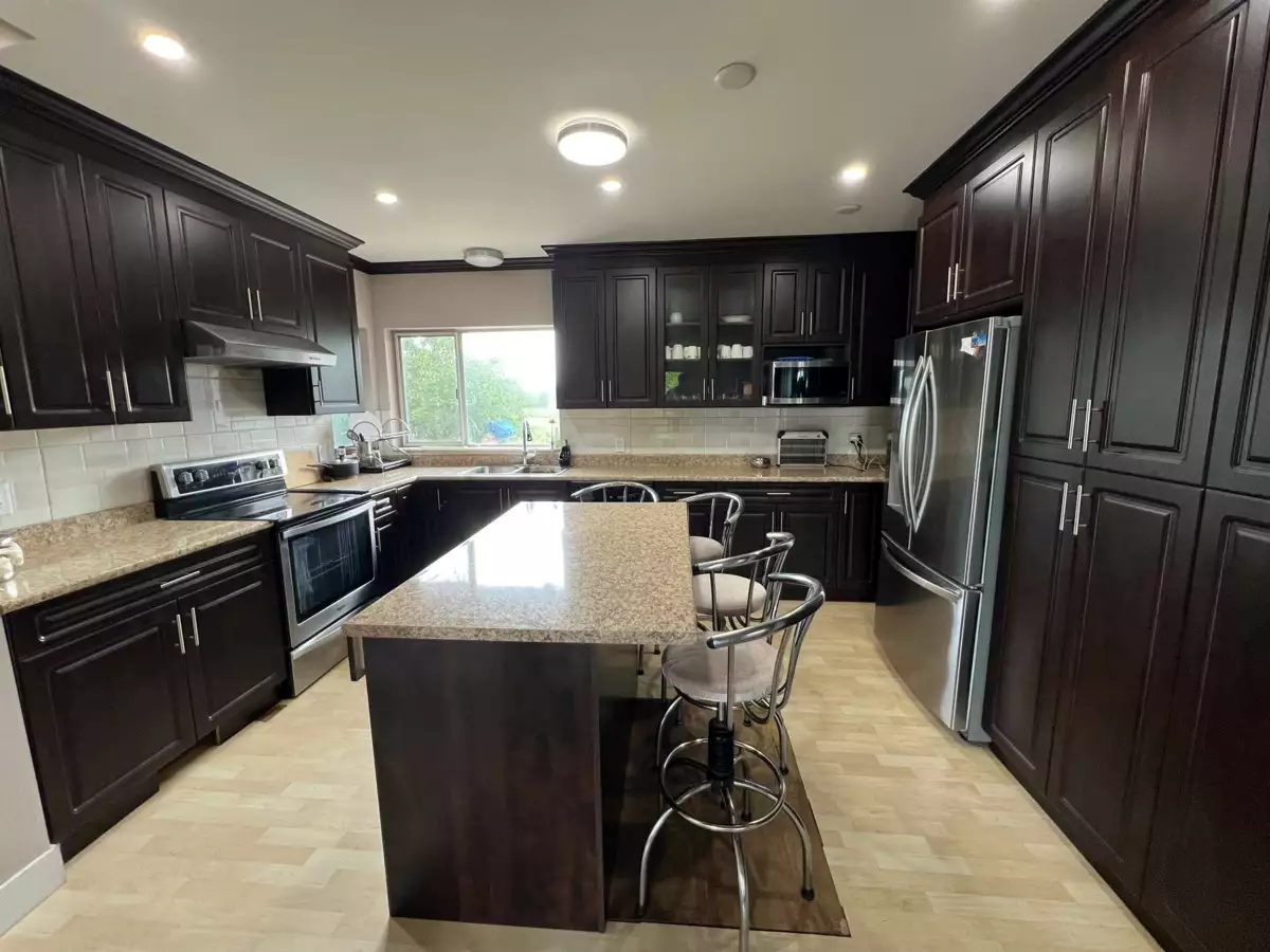 Kitchen Island Photo of 6863 Bradner Road, Abbotsford, BC